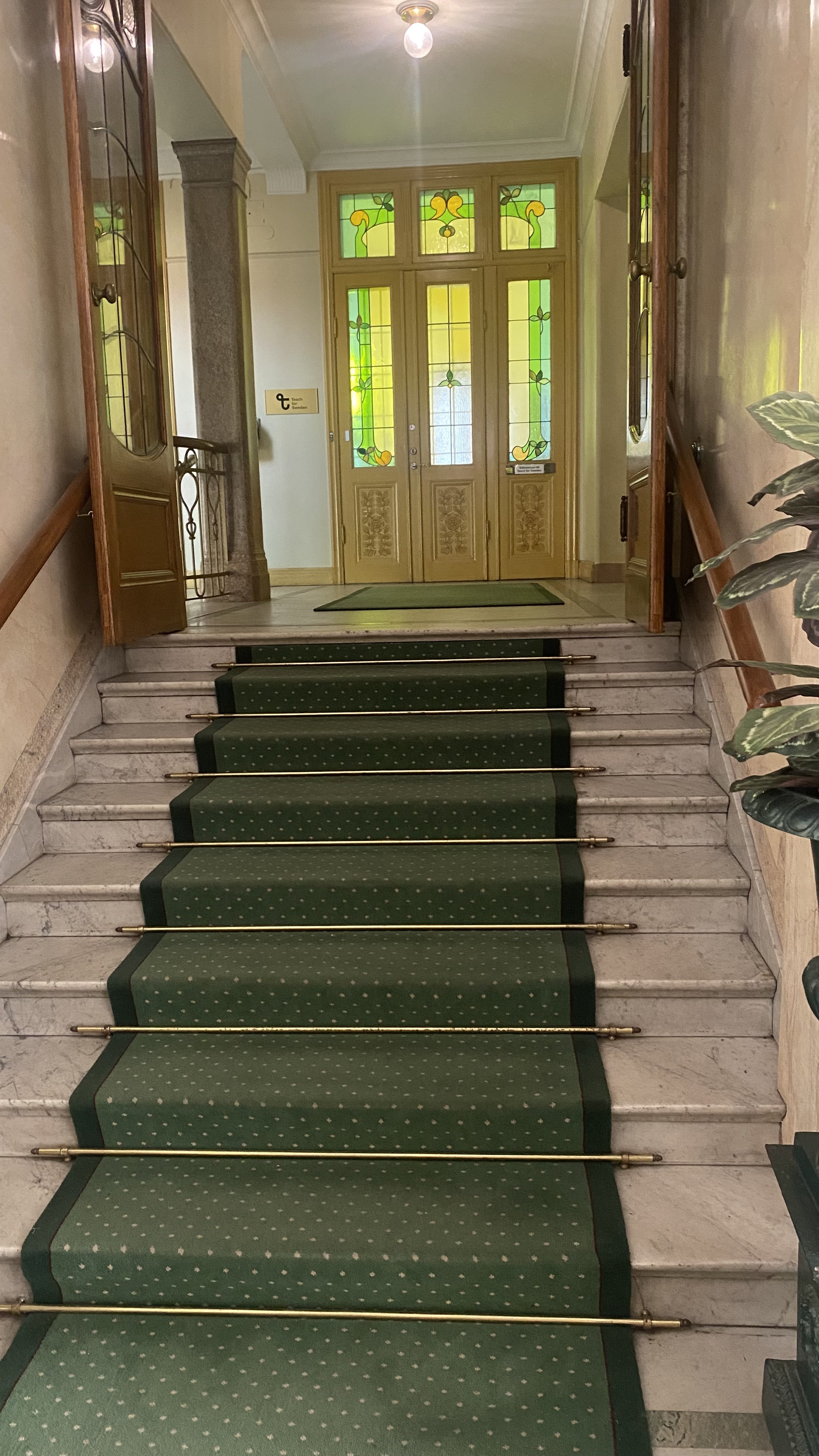 85 Kliniken entrance 